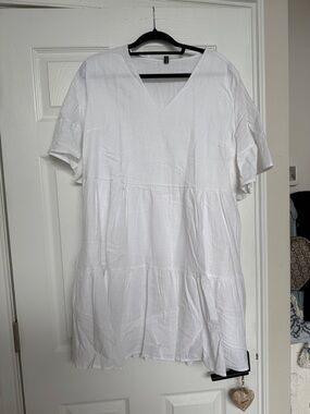 Fancyinn White Tiered V-Neck Mini Dress